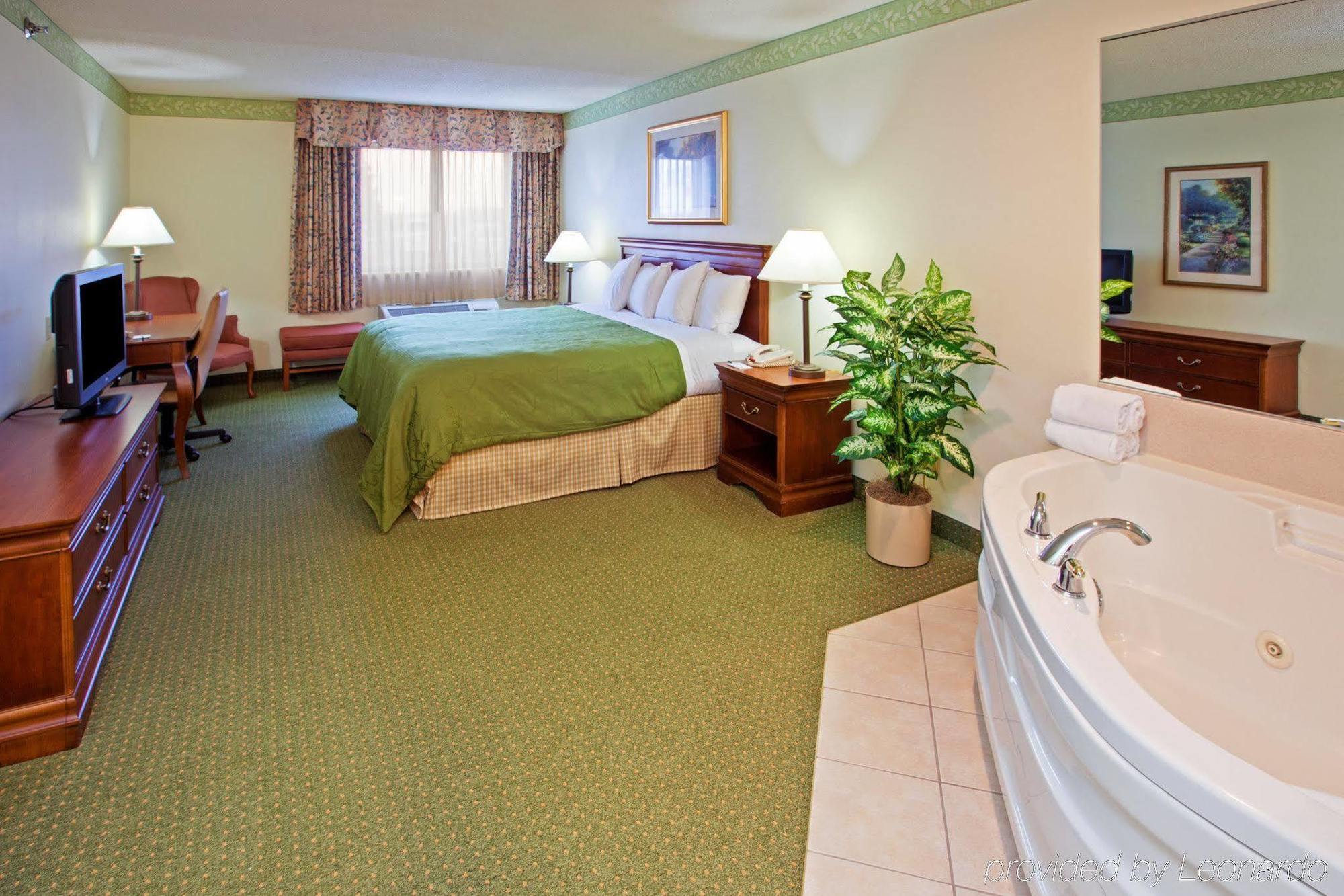 Hotel Baymont By Wyndham Mishawaka South Bend Area Exterior foto